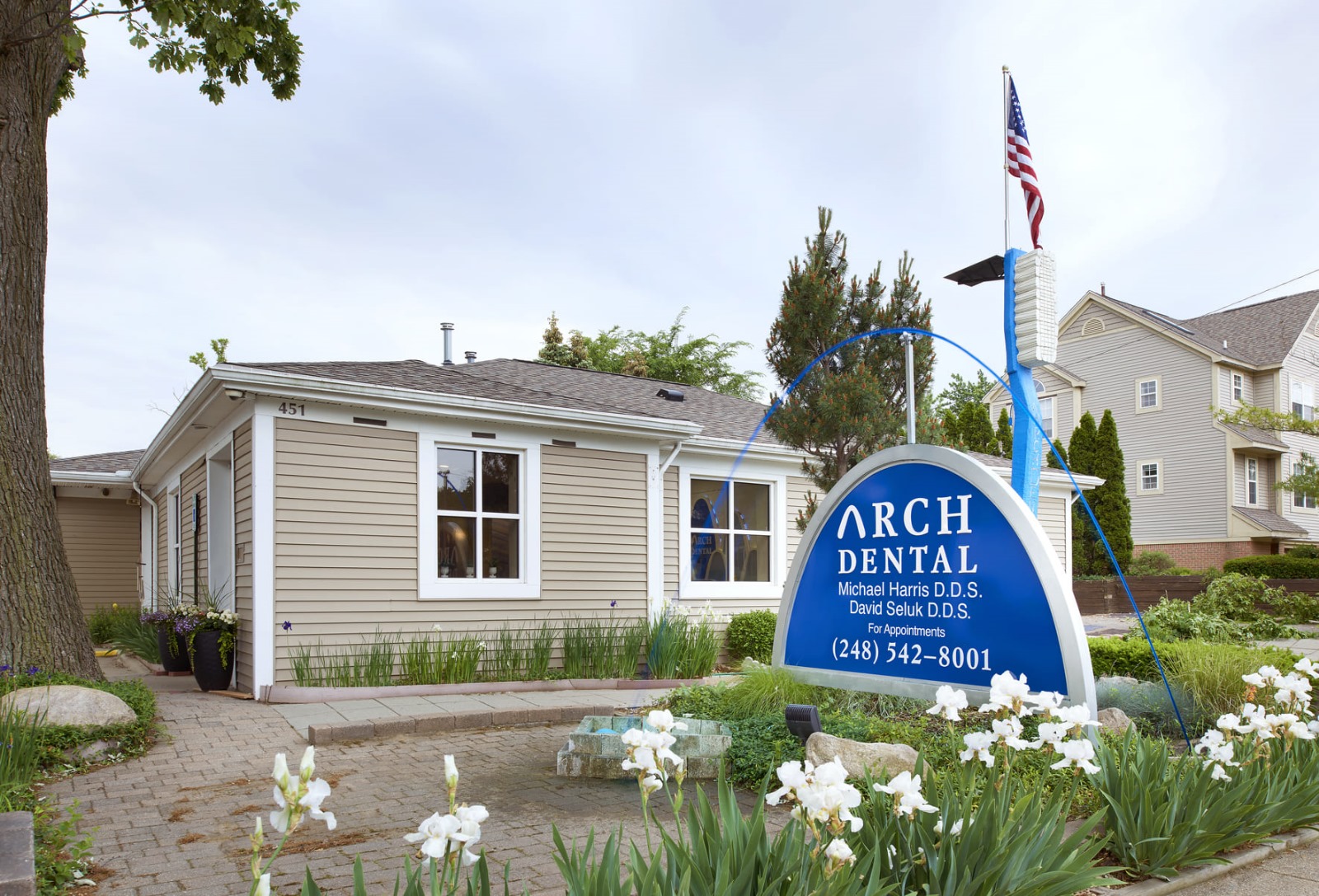 Arch Dental- Implants, Invisalign Cosmetic Dentist in Madison Heights in Madison Heights