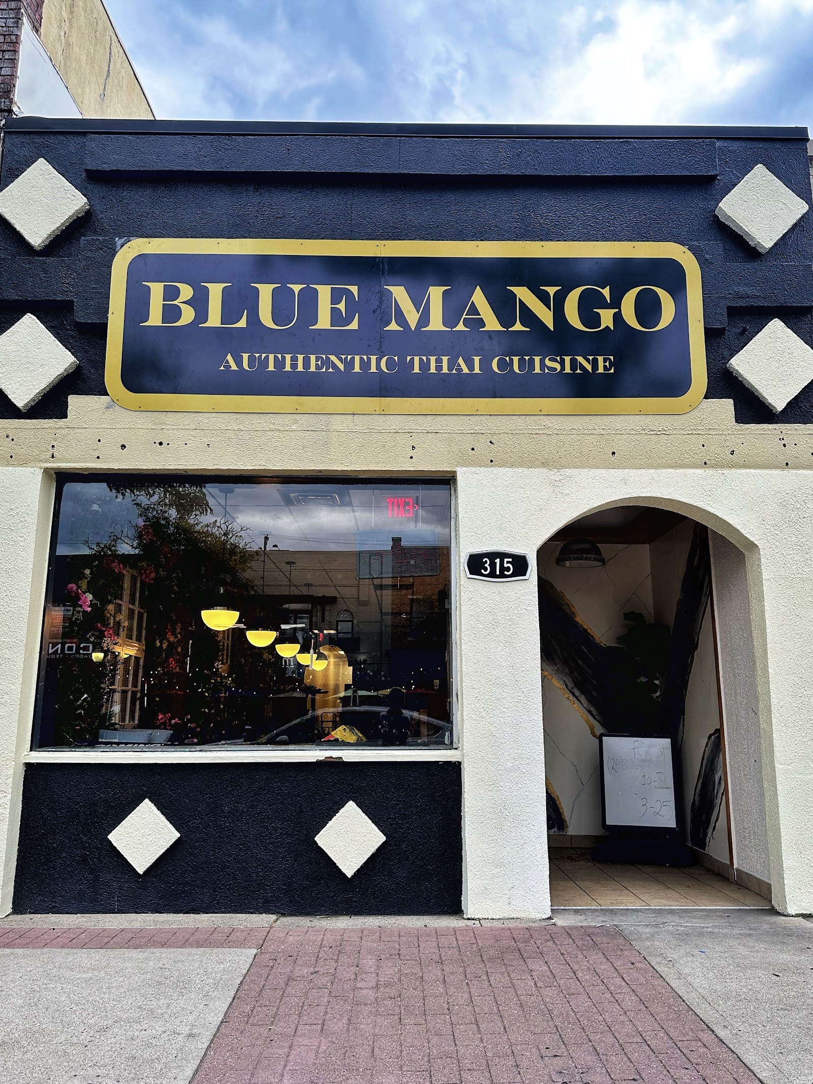 Blue Mango Royal Oak in Royal Oak