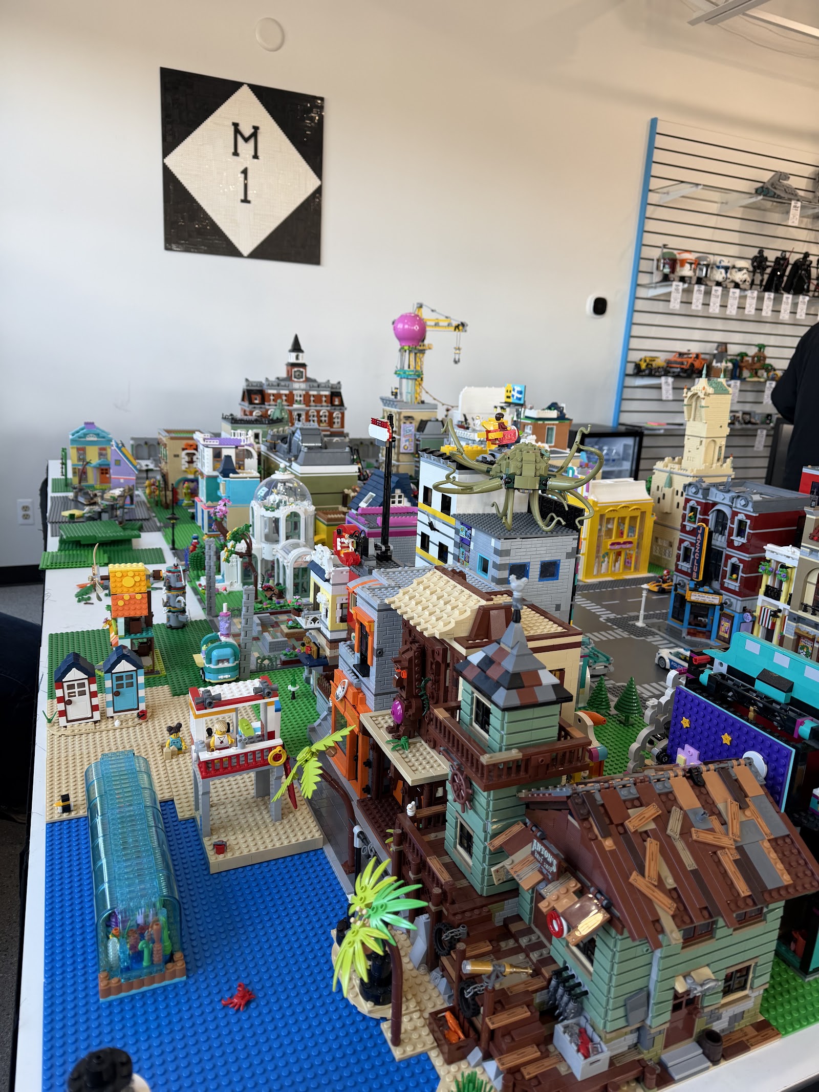 Bricks & Minifigs in Royal Oak