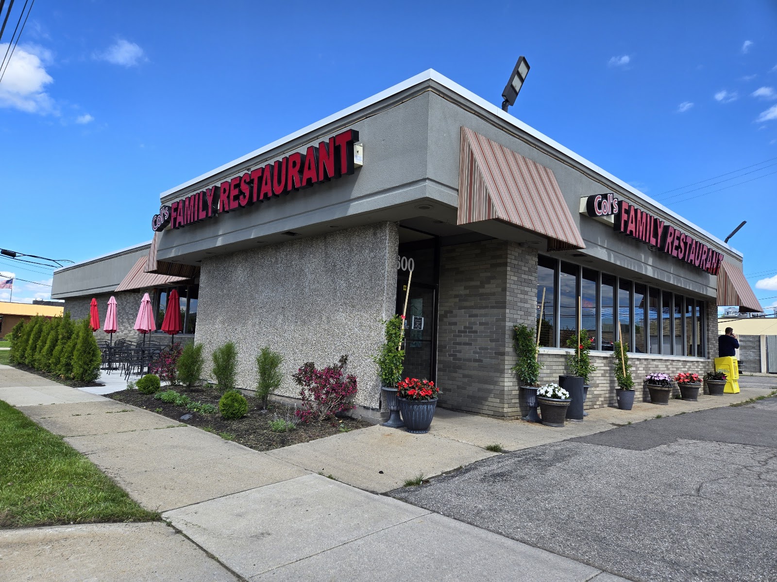 Col's Family Restaurant in Royal Oak