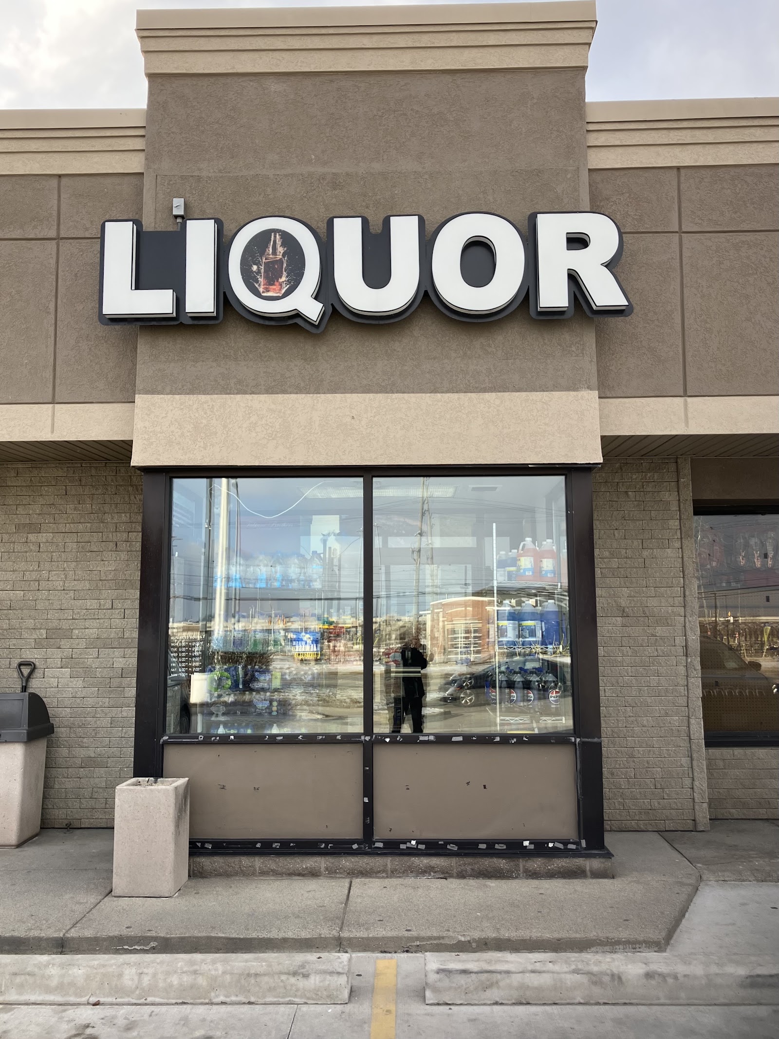 M&N Liquor/ Marathon in Madison Heights