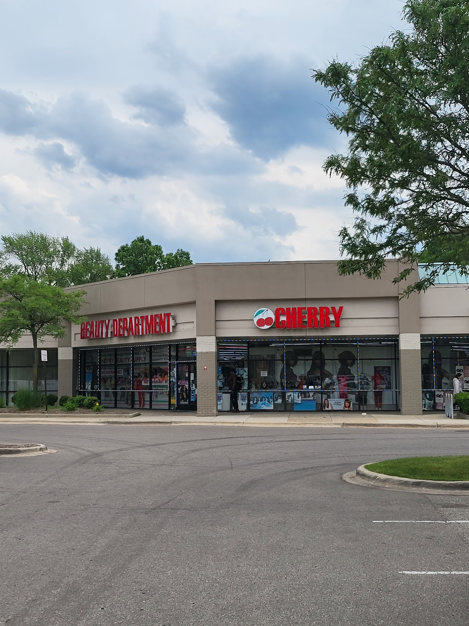 Parkwoods Plaza Shopping Center — photo
