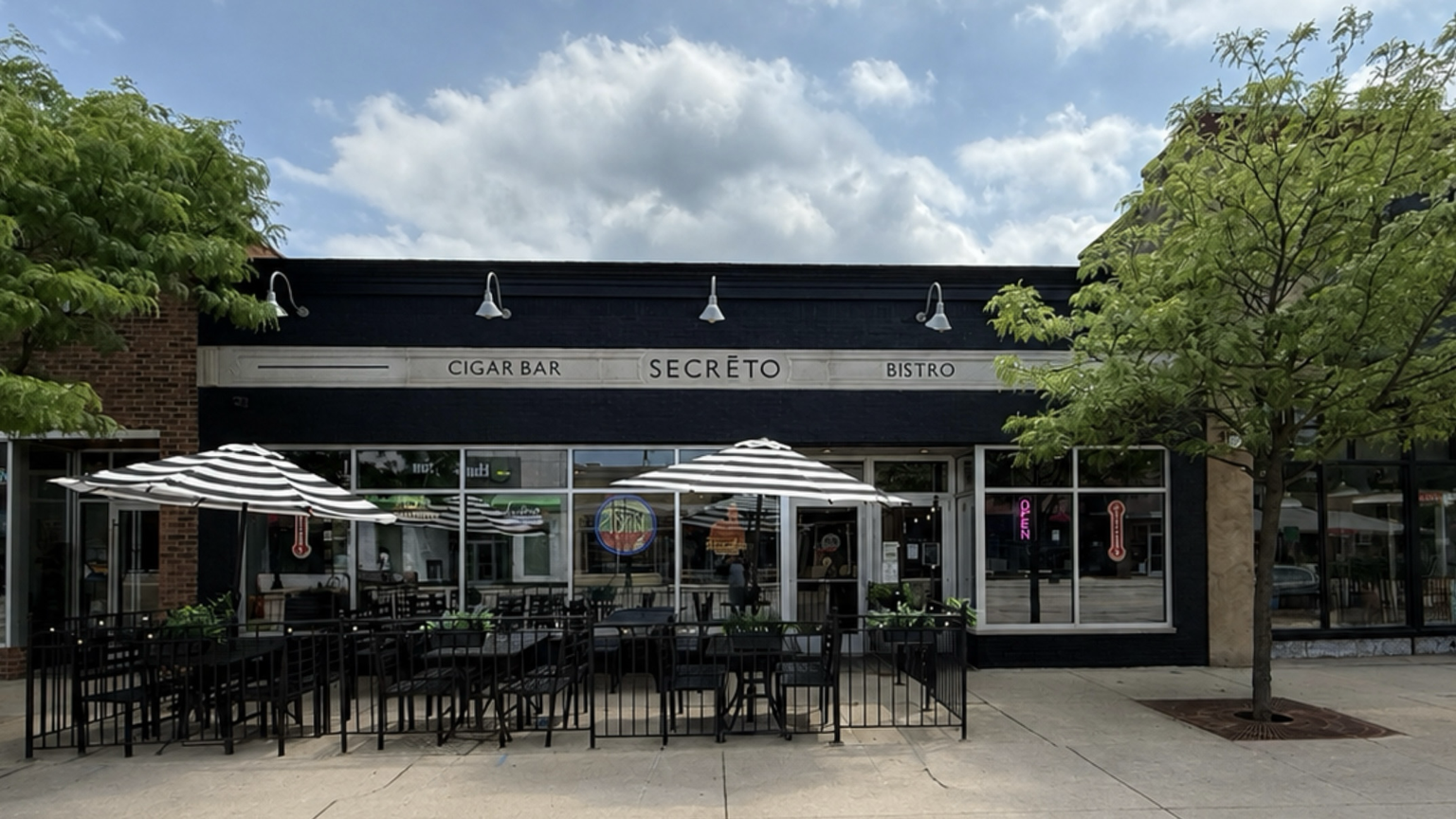 Secreto Cigar Bar in Ferndale
