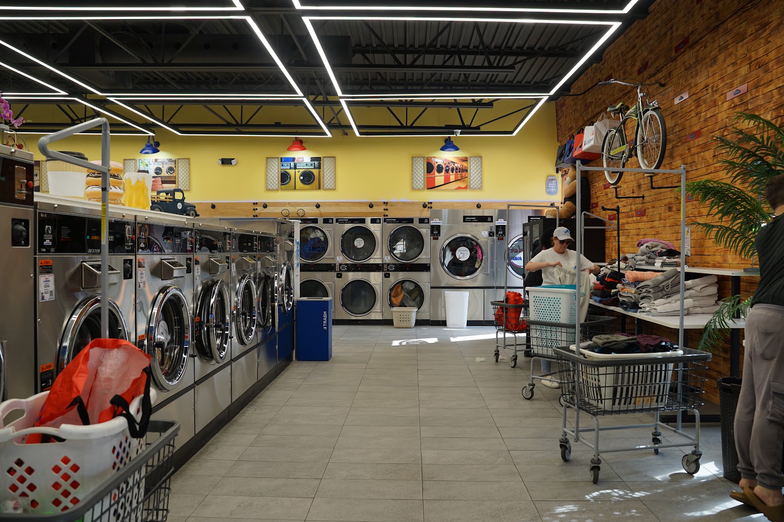 Skylar Laundromat of Berkley in Berkley