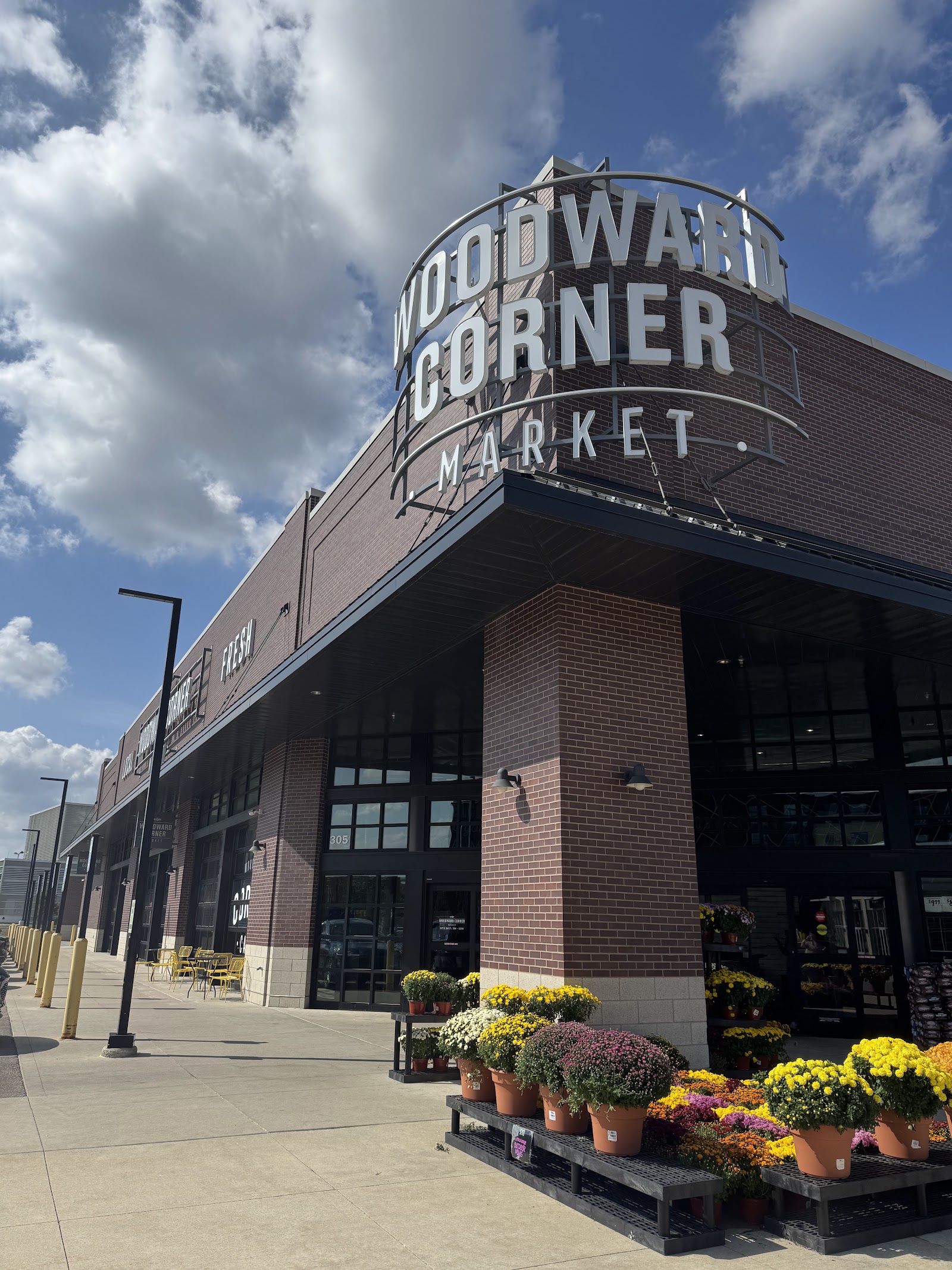 Woodward Corner Market in Royal Oak